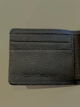 CARTEIRA CKJ MAS MED FLOATER LOGO QUEIMA PRETO