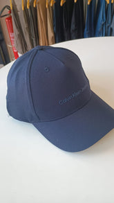 BONE CKJ ABA CURVA 5 GOMOS SARJA LOGO MARINHO