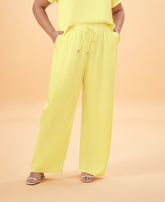 CALCA FEM EM PLANO CETIM REQUINTE AMARELO