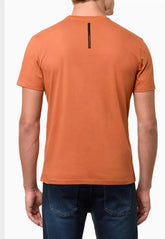 CAMISETA MC CKJ MASC LOGO CENTRALIZADO BRONZE