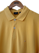 POLO MC MAS ARAMIS DETALHE INTERNO AMARELO BANANA