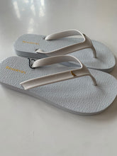 CHINELO RSV MAS LOGO BRANCO