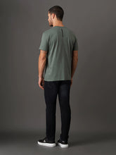 CAMISETA CKJ MAS ML LOGO CENTRALIZADO VERDE MEDIO