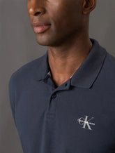 POLO CKJ MASC MC LOGO RE ISSUE PEITO MARINHO