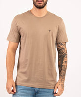 CAMISETA CKJ MAS MC OMEGA PEITO CAQUI MEDIO