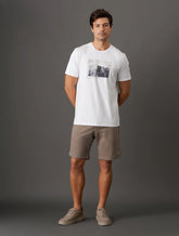 BERMUDA CKJ MAS MOLETOM RE ISSUE CAQUI MEDIO