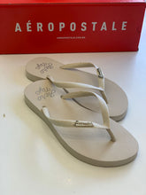 CHINELO FEM AERO NYC LOGO METAL CRUDO