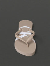 CHINELO CKJ FEM LOGO CORRIDO CK CAQUI CLARO