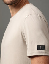 CAMISETA CKJ MAS MC PATCH MANGA CAQUI CLARO