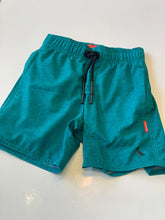 BERMUDA SHORT RSV MINI MAS PRAIA TEXTURA VERDE BANDEIRA