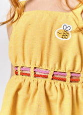 VESTIDO FEM ABELHINHAS ALPHABETO AMARELO