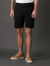 BERMUDA CKJ MAS COLOR CHINO PRETO