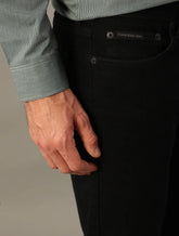 CALCA CKJ MAS JEANS SLIM 5 POCKETS PRETO