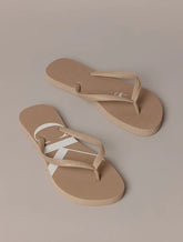 CHINELO CKJ FEM LOGO CORRIDO CK CAQUI CLARO