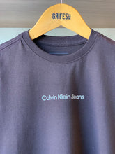 CAMISETA CKJ KIDS MC LOGO CENTRALIZADO MARROM