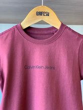 CAMISETA CKJ KIDS MC LOGO CENTRALIZADO BORDO