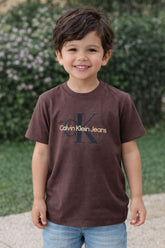 CAMISETA CKJ KIDS MAS LOGO REISSUE PEITO MARROM