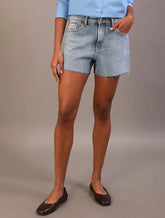 SHORT CKJ FEM JNS 5 POCKETS BARRAS A FIO AZUL CLARO