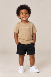 CAMISETA CKJ KIDS MC LOGO CENTRALIZADO CAQUI MEDIO