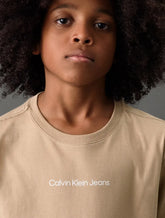 CAMISETA CKJ KIDS MC LOGO CENTRALIZADO CAQUI MEDIO