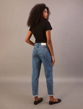 CALCA CKJ FEM JEANS MOM 5 POCKETS AZUL CLARO