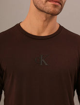 CAMISETA MC CKJ MAS CK RUBBER PATCH CAFE