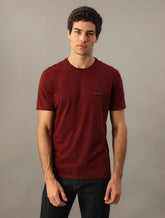CAMISETA CKJ MAS MC REISSUE PEITO BORDO
