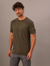 CAMISETA MC MAS CKJ PATCH MANGA MILITAR
