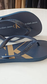 CHINELO MAS CKJ LOGO CORRIDO CK MARINHO