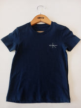 NOVO CAMISETA CKJ KIDS MAS MC REISSUE PEITO MARINHO