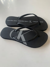 CHINELO CKJ FEM LOGO CORRIDO CK PRETO