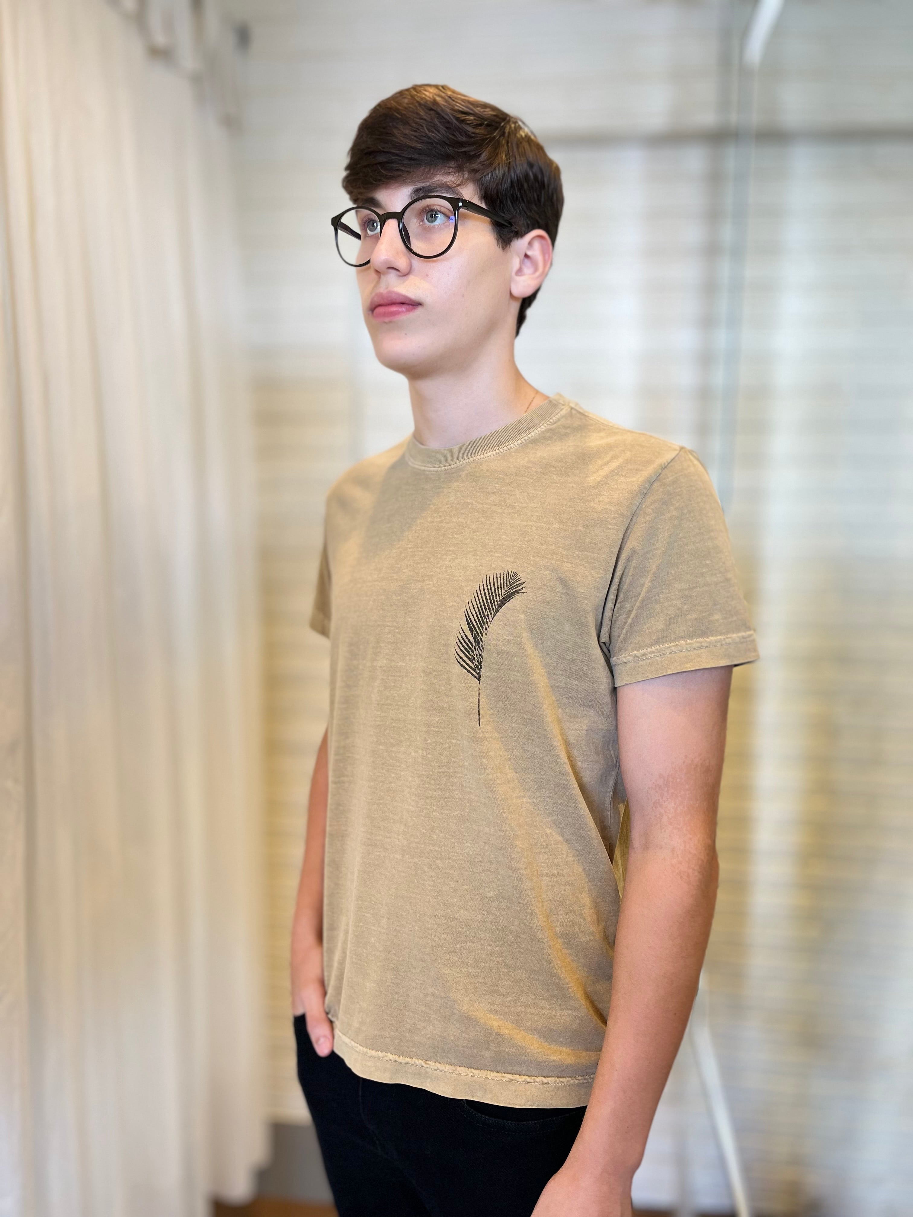 CAMISETA MC STONE FOLHA PALMEIRA OSKLEN CAQUI