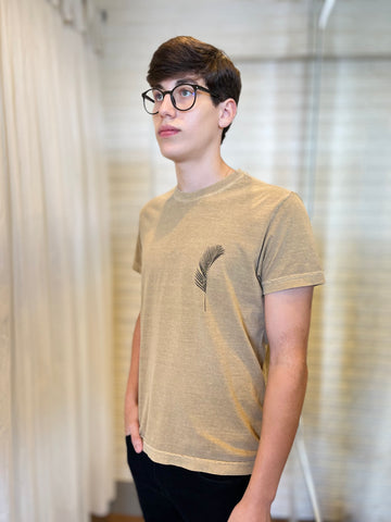 CAMISETA MC STONE FOLHA PALMEIRA OSKLEN CAQUI