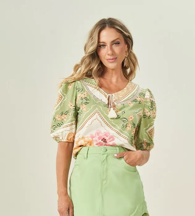 BLUSA FEM MC VISCOLINHO ENCANTO FLORAL TOMILHO