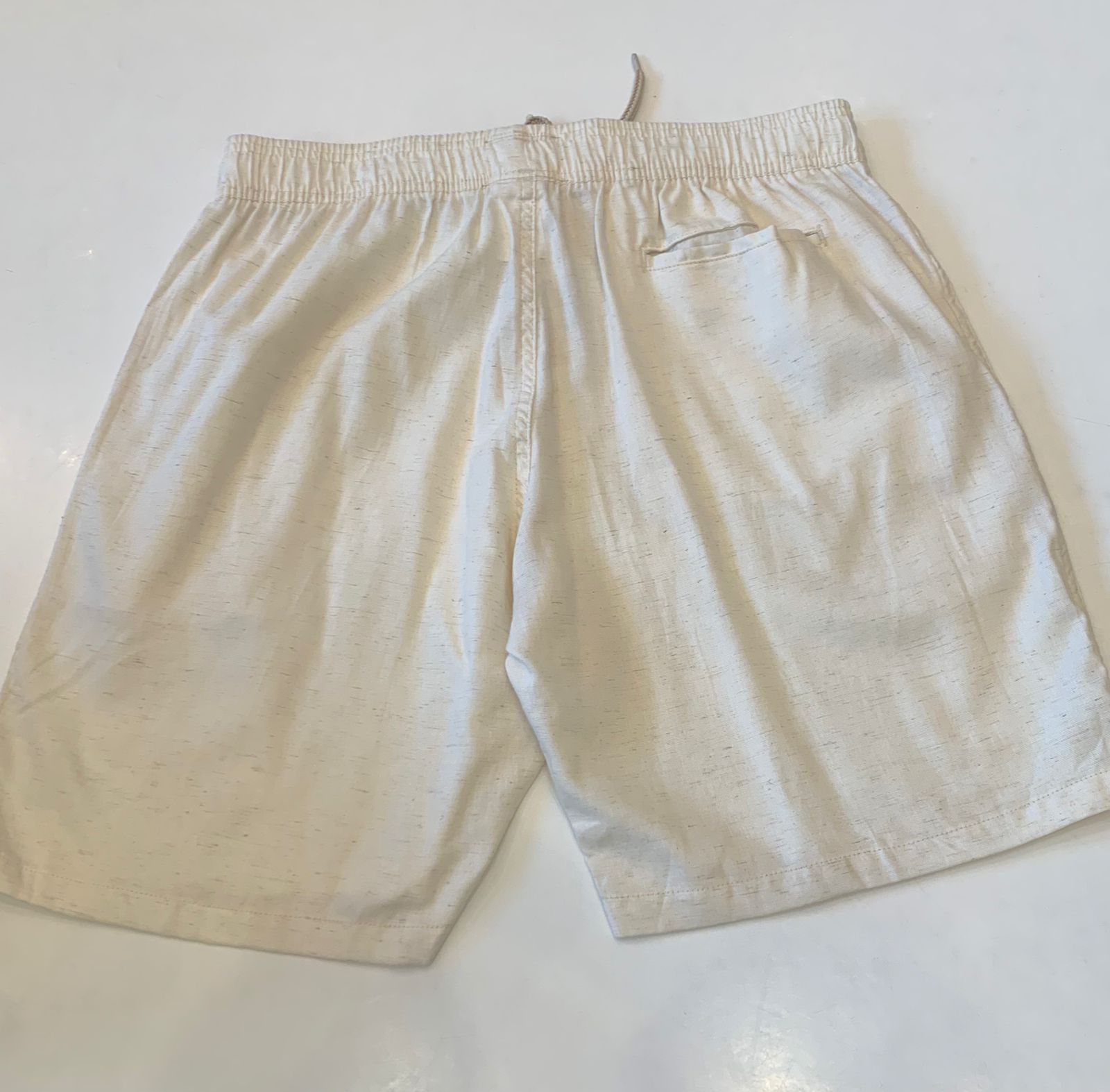 SHORT LINHO MASC LISO OFF WHITE