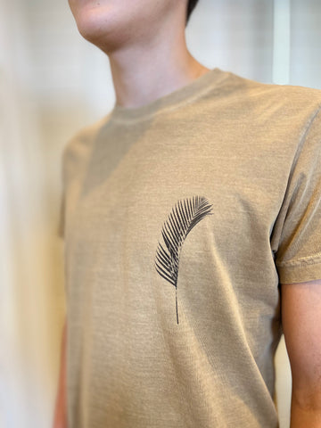 CAMISETA MC STONE FOLHA PALMEIRA OSKLEN CAQUI