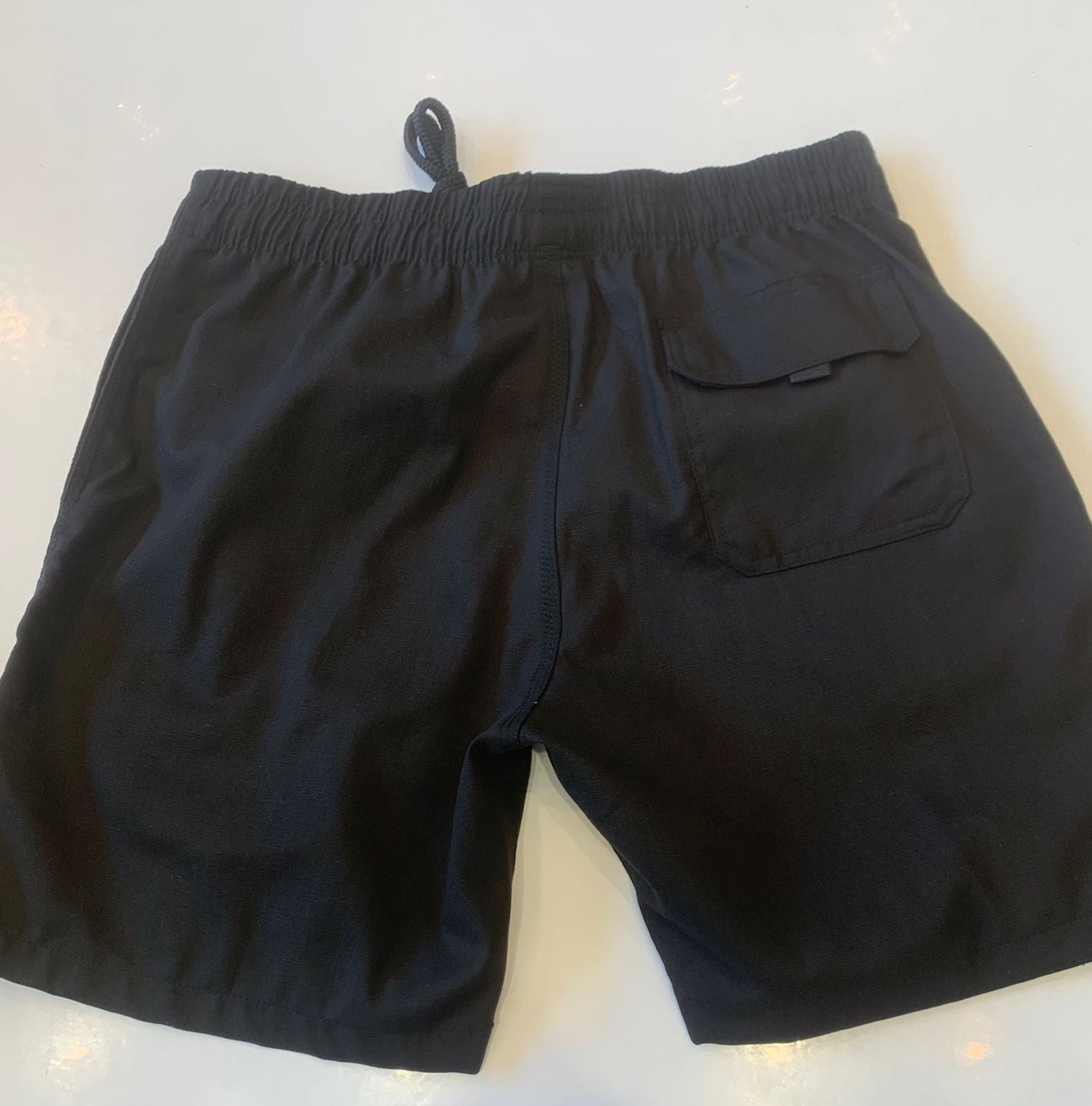 NOVO SHORT LINHO MASC LISO PRETO