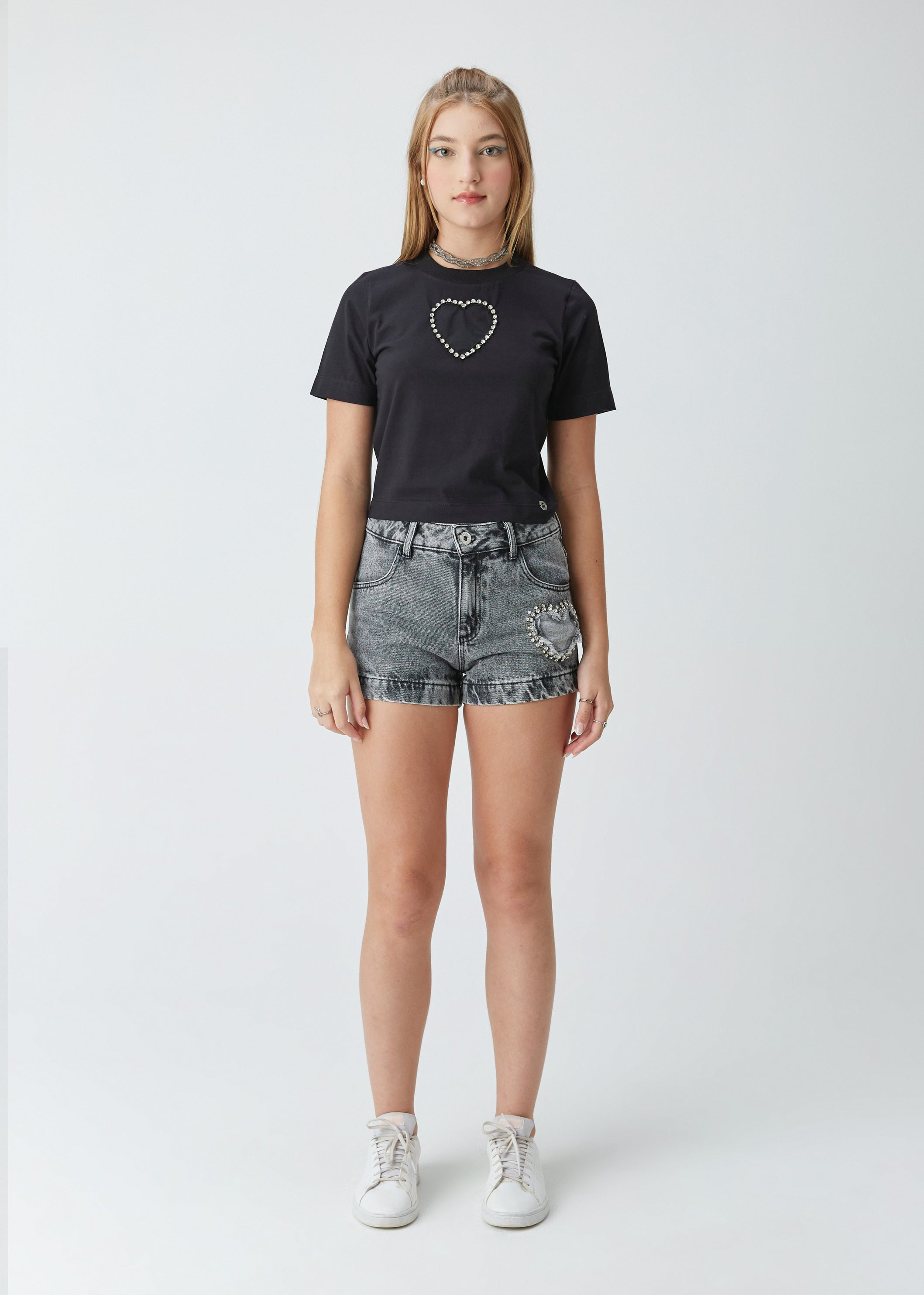 T-SHIRT CROPPED MALHA C BORDADO STRASS PRETO