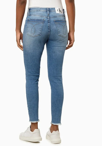 CALCA JEANS FEM CKJ SKINNY BARRAS A FIO AZUL MEDIO