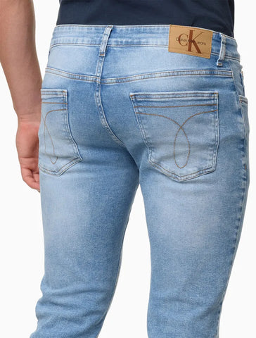 CALCA JEANS CKJ MAS SKINNY 5 POCKETS AZUL CLARO