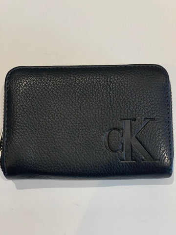 CARTEIRA FEM PEQUENA CKJ QUEIMA CK PRETO