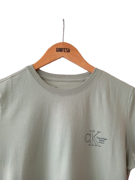 BLUSA CKJ FEM MC SUSTAIN LOGO CK VERDE