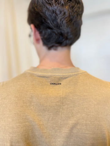 CAMISETA MC STONE FOLHA PALMEIRA OSKLEN CAQUI