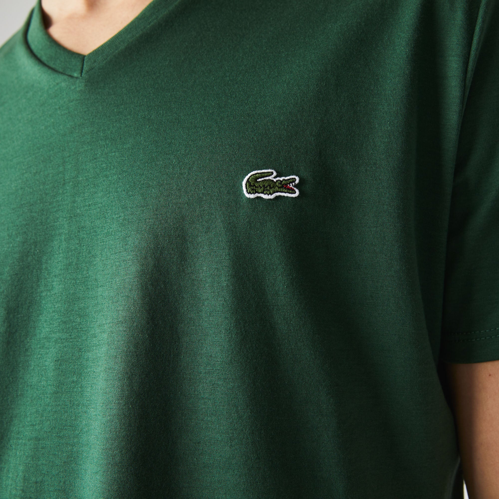 CAMISETA MASC MC GOLA V LACOSTE VERDE 132