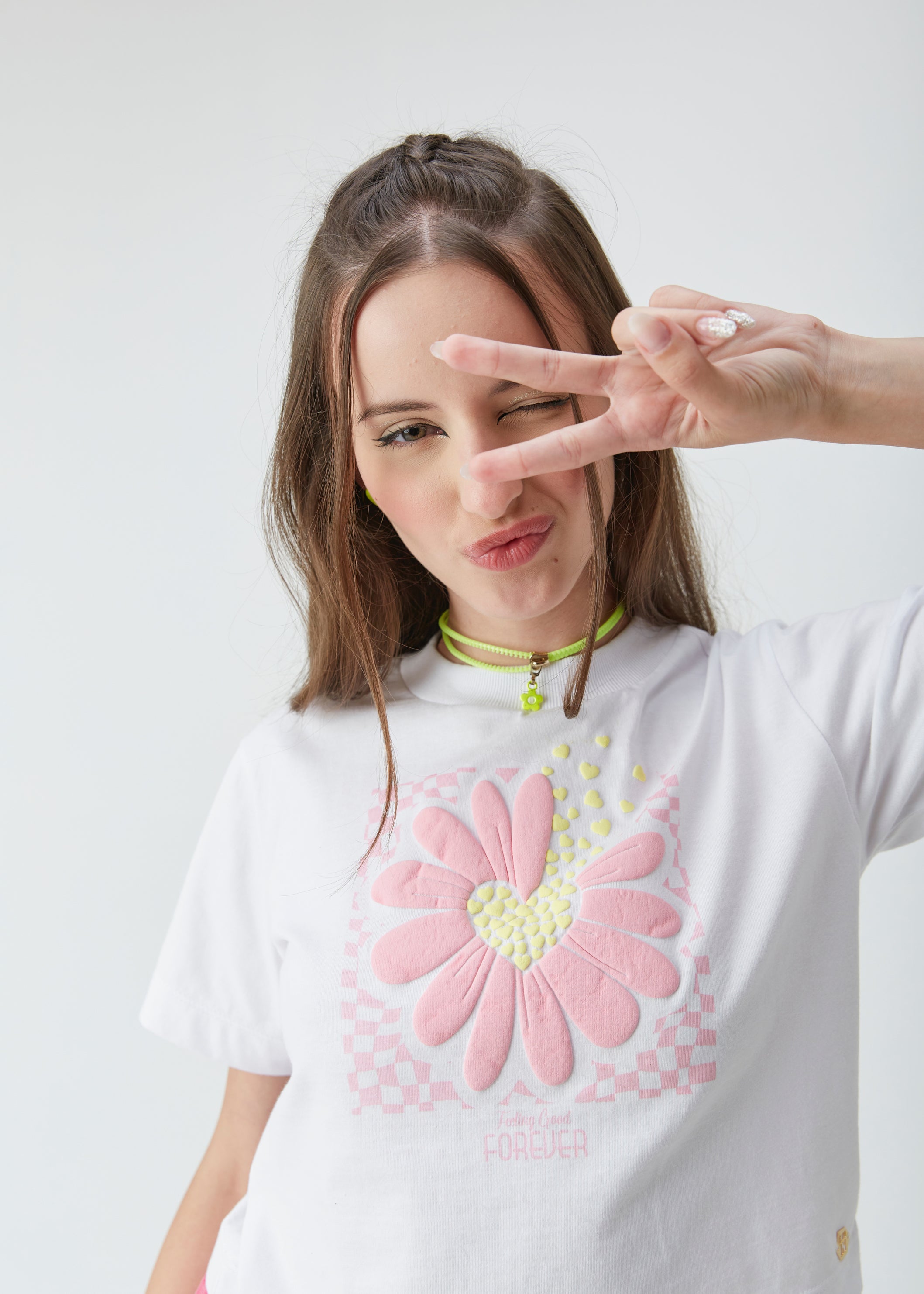 T-SHIRT FEM CROPPED MALHA ALG EST FLOR BRANCO