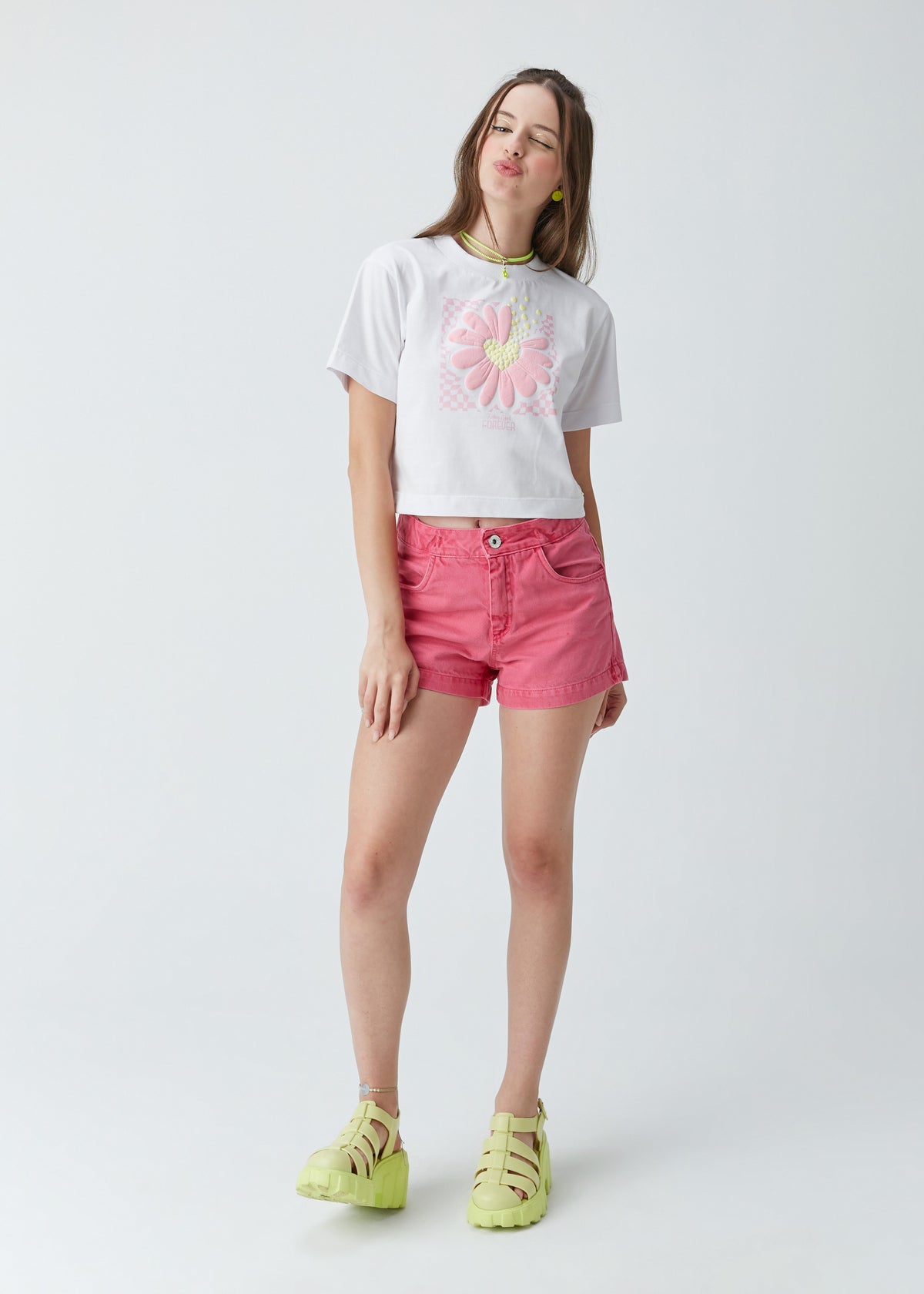 T-SHIRT FEM CROPPED MALHA ALG EST FLOR BRANCO