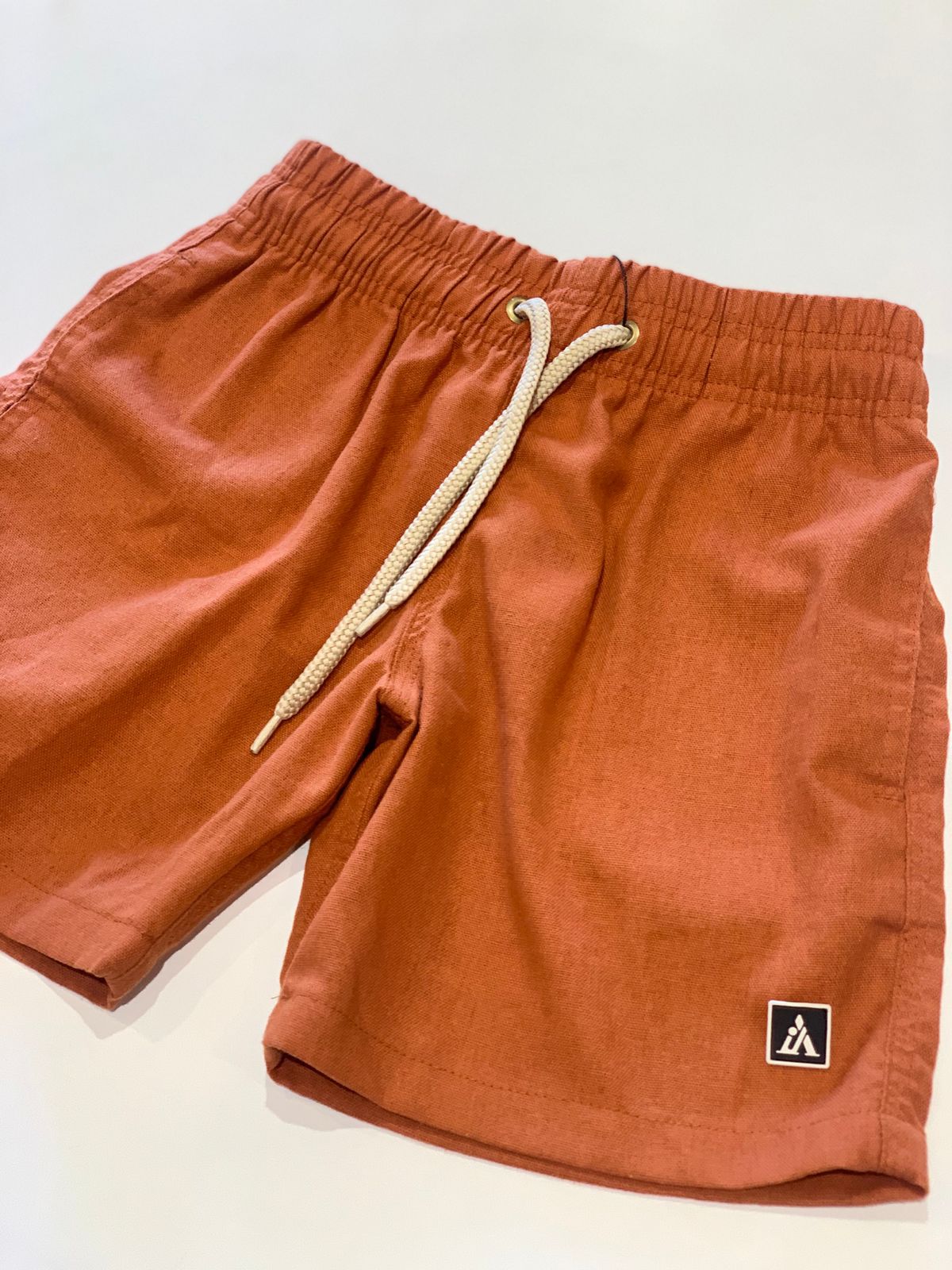 SHORT LINHO MASC KIDS LISO CANELA