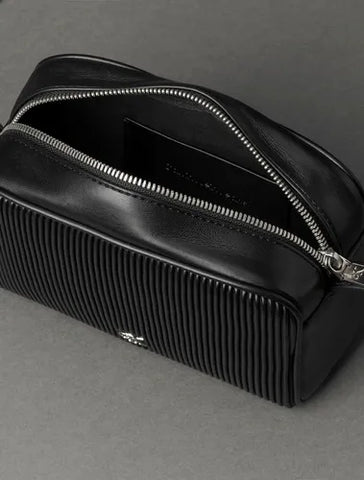 BOLSA CKJ FEM CAMERA BAG RIB EM PU PRETO