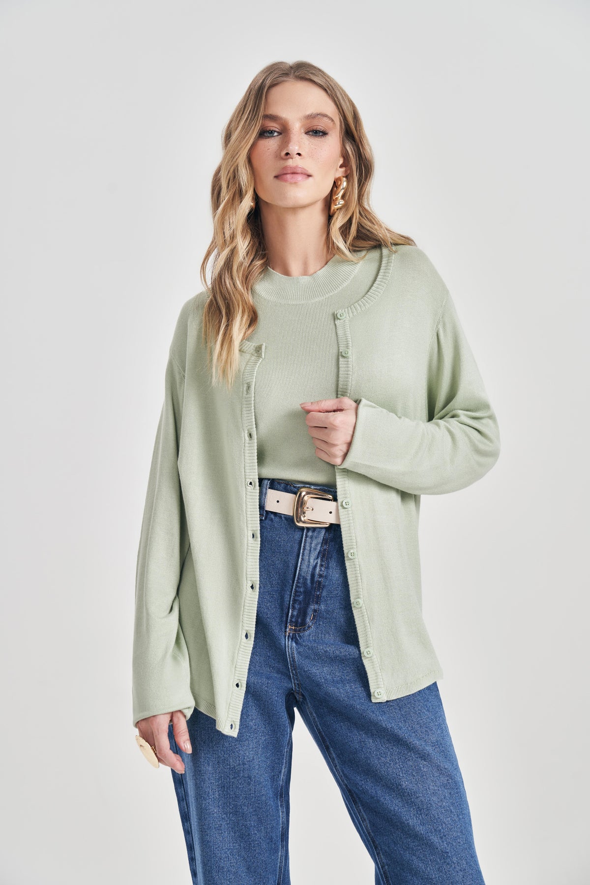 CARDIGAN FEM EM TRICOT LEVE VERDE CIDREIRA