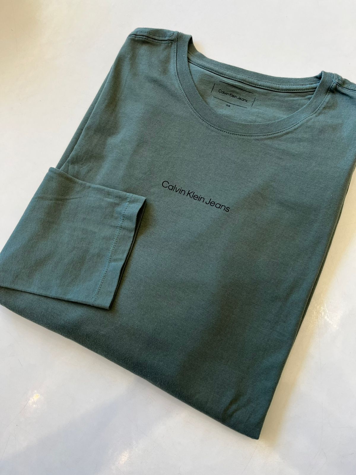 CAMISETA CKJ MAS ML LOGO CENTRALIZADO VERDE MEDIO